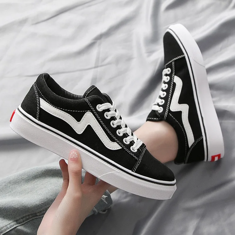Jeunes étudiants garçons fille - Vans Shoes Old Skool avis et prix